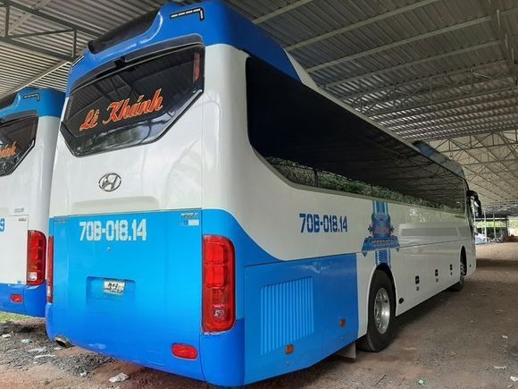 Xe Lê Khánh Mặt sau xe Ghế ngồi 45 chỗ 