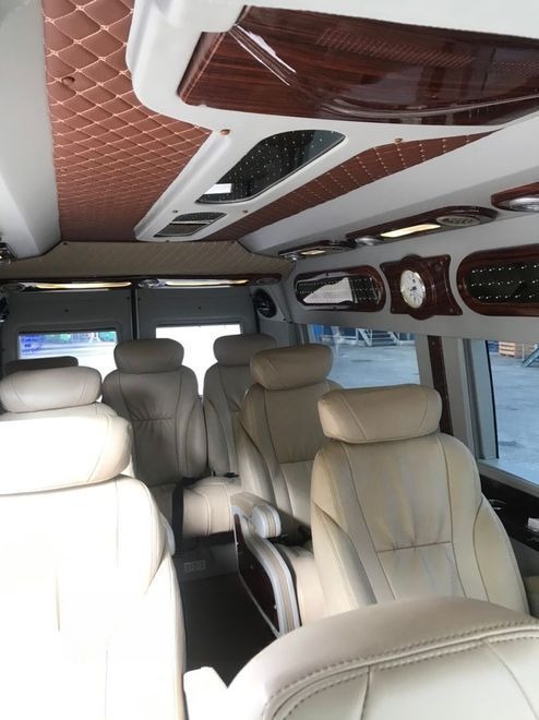 Xe Lovabus Ghế ngồi Nội thất Limousine 9 chỗ VIP