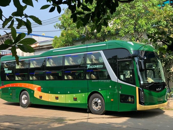 Xe Gia Huệ Bên hông xe Limousine 34 Phòng