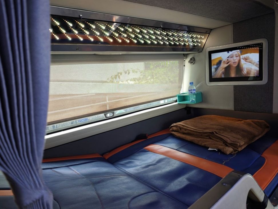 Xe Hiền Hựu Giường nằm Tiện ích Limousine cabin 22 chỗ