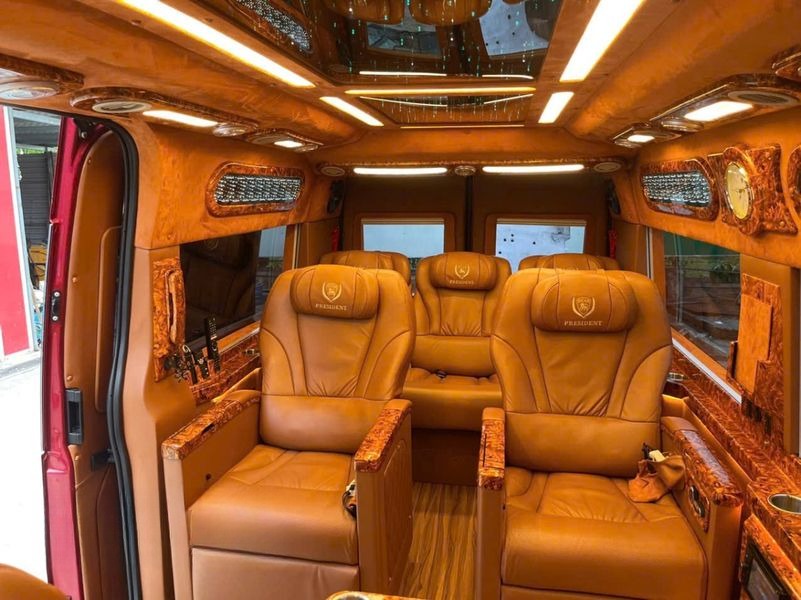 Xe Mộc Châu Limousine undefined