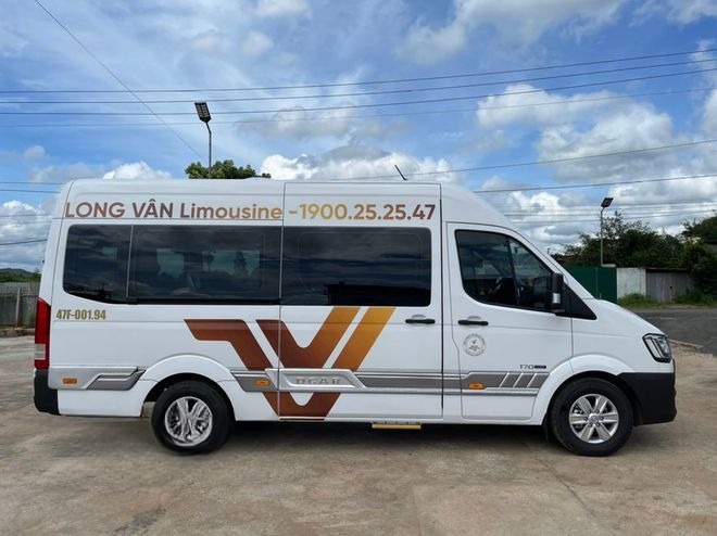 Xe Long Vân Limousine Bên hông xe 