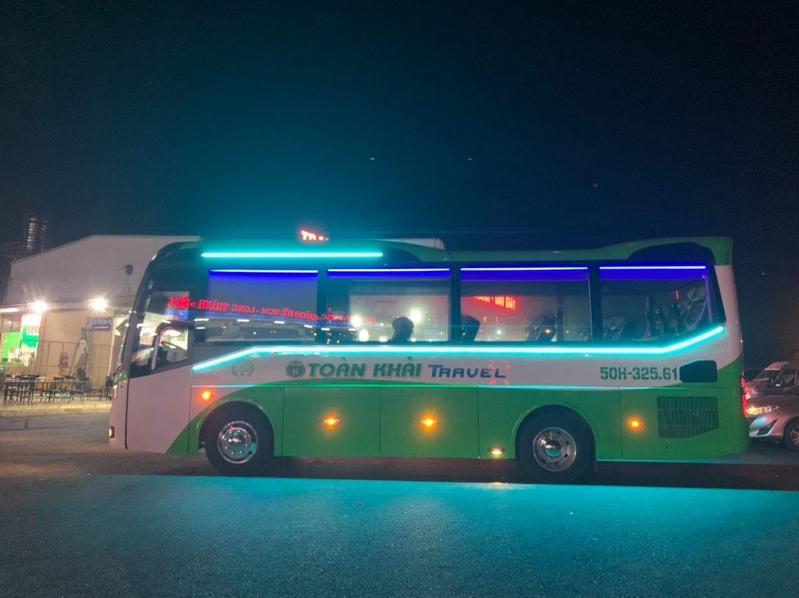 Xe Toàn Khải Bên hông xe Limousine 19 chỗ