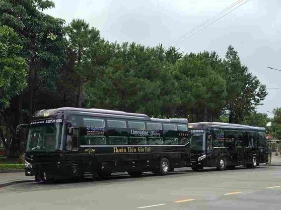 Xe Thuận Tiến Bên hông xe Mặt trước xe Limousine 22 giường