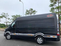 Xe Dream Transport Bên hông xe Limousine 10 chỗ VIP