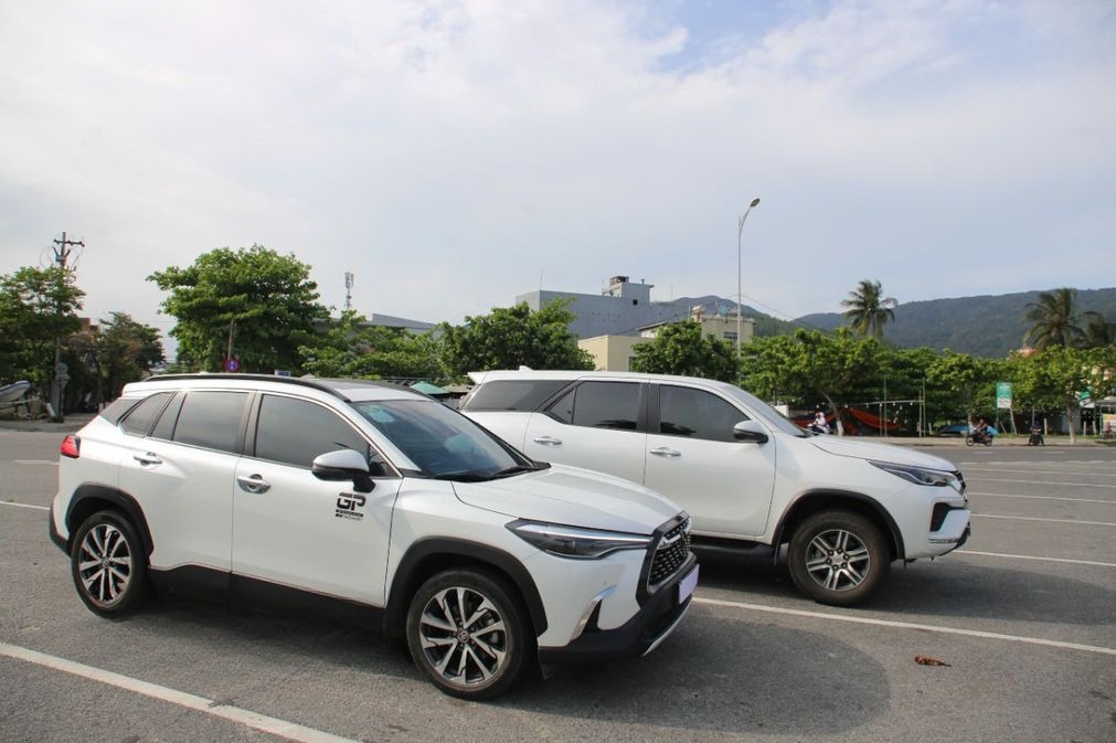 Xe Minh Nguyên Mặt trước xe Bên hông xe Ghế ngồi 7 chỗ 