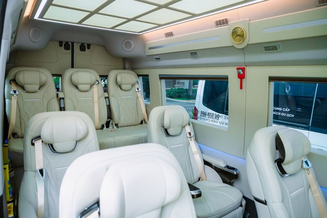 Xe Hải Vân Vũng Tàu Ghế ngồi Tiện ích Nội thất Limousine 9 chỗ Royal