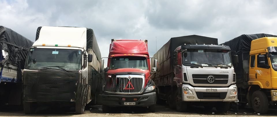 Xe Minh Châu Mặt trước xe xe container