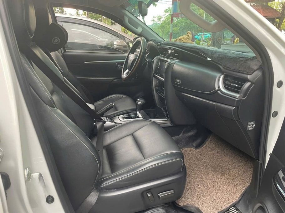 Xe Limousine Duy Tân Nội thất Fortuner 7 chỗ