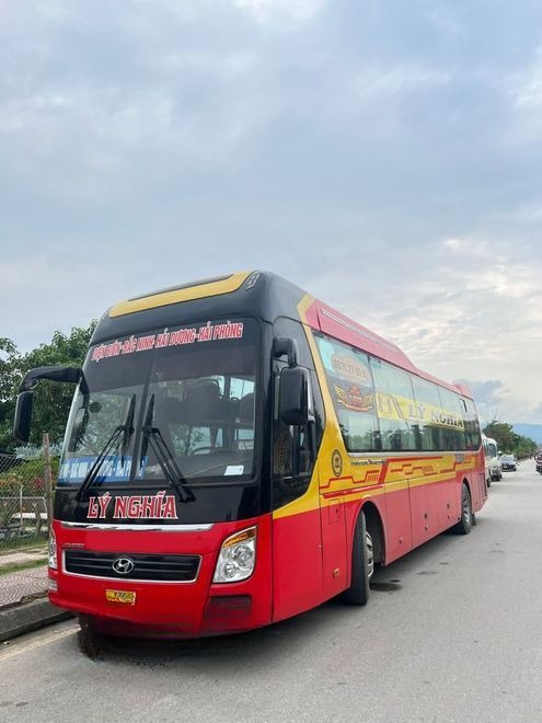 Xe Lý Nghĩa Bên hông xe Giường nằm 40 chỗ