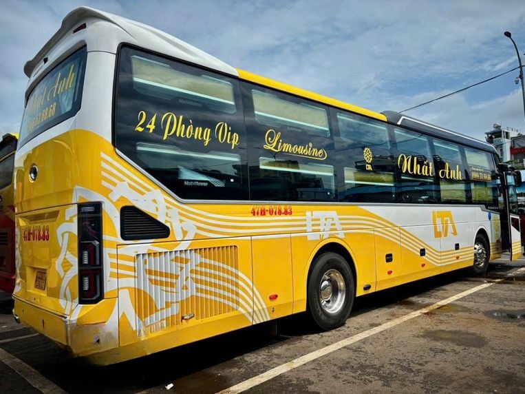 Xe Nhất Anh Mặt sau xe Bên hông xe Limousine 24 phòng