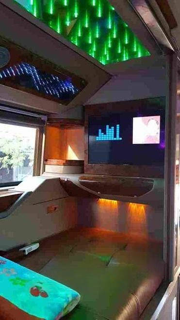 Xe Kết Đoàn Hùng Đức Tiện ích Limousine 22 Cabin VIP