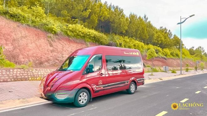 Xe Lạc Hồng Limousine Mặt trước xe Bên hông xe 