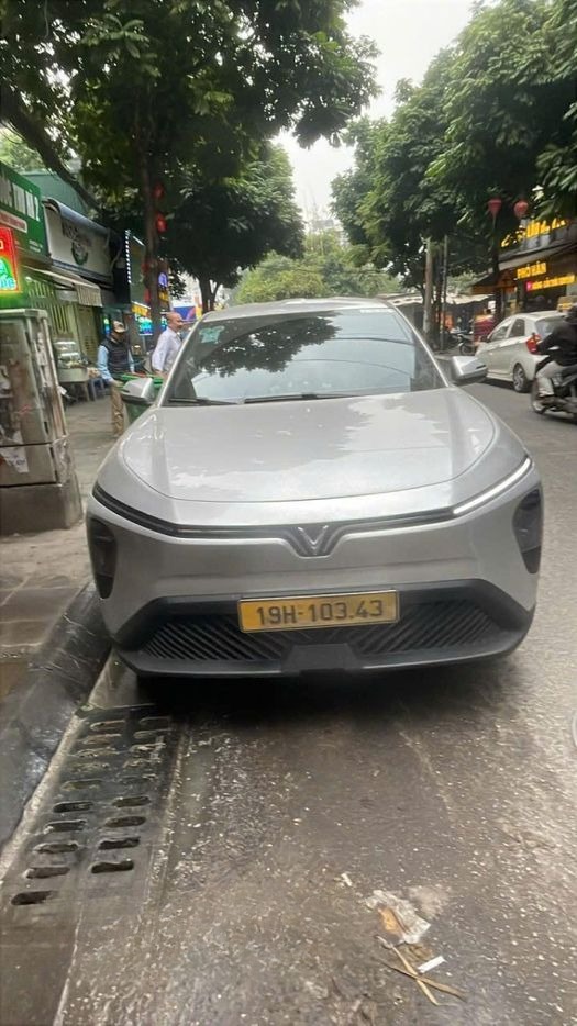 Xe Cương Linh (Mộc Châu) Mặt trước xe Limo Green