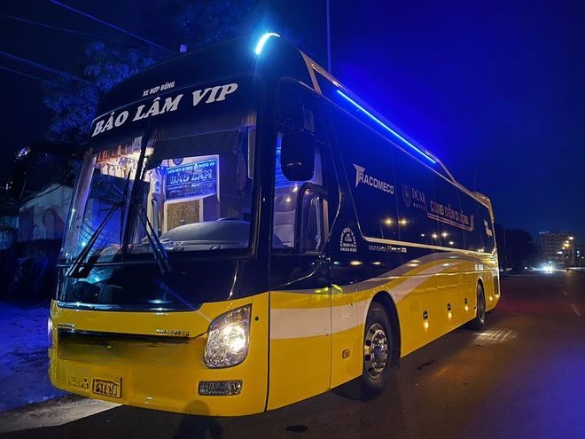 Xe Bảo Lâm Bên hông xe Limousine giường phòng 22 chỗ