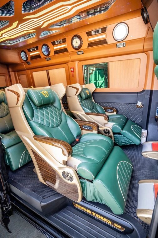 Xe Vân Hà Luxury Car Nội thất Ghế ngồi Limousine 9 chỗ