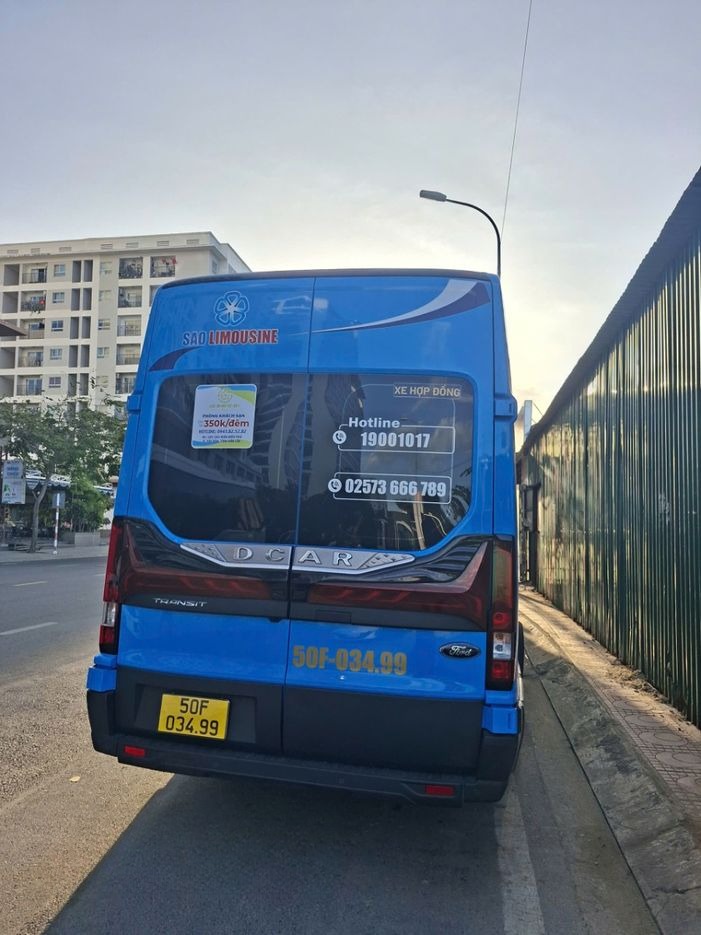 Xe Sao Limousine Mặt sau xe Limousine 11 chỗ