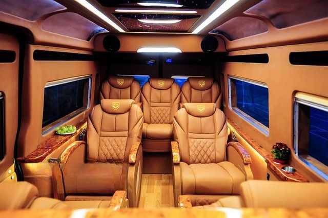 Limousine 9 chỗ VIP Phương Nguyên Limousine
