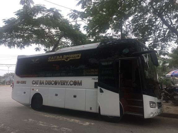 Xe Discovery Travel Bên hông xe Ghế ngồi 47 chỗ