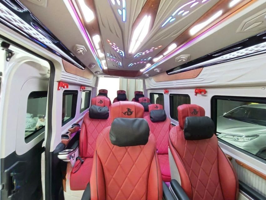 Xe Thái Sơn Nội thất Limousine 12 chỗ Massage