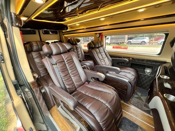 Xe Rin Hà Travel Car Nội thất Ghế ngồi Limousine 9 chỗ