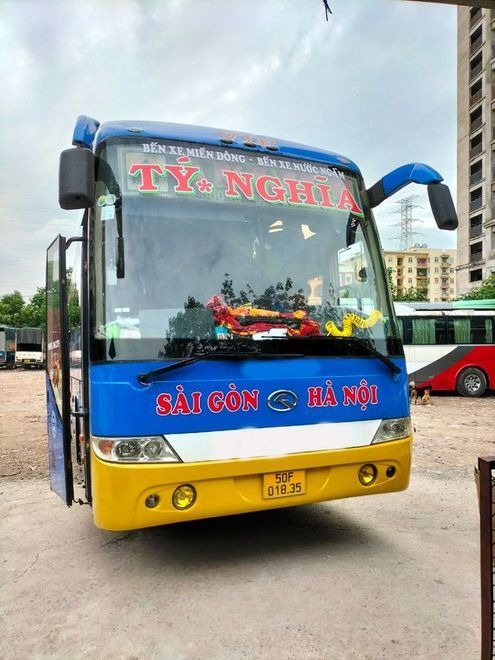 Xe Hoàng Long TN Mặt trước xe Bên hông xe Giường nằm 40 chỗ