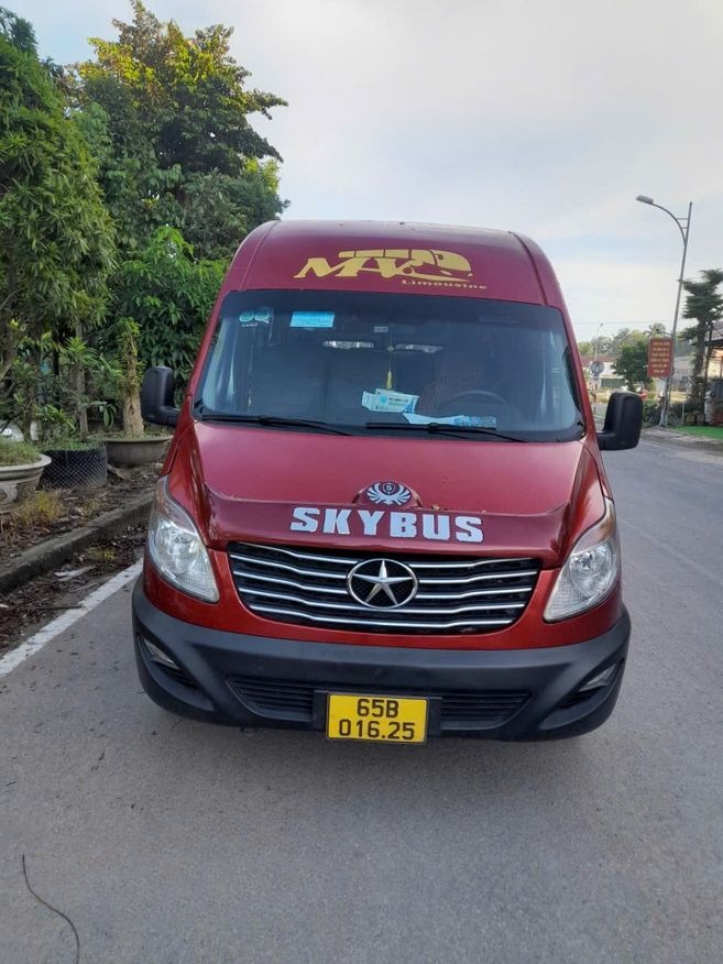 Xe Mạnh Việt Mặt trước xe Ghế ngồi 16 chỗ