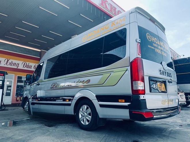 Xe Hoàng Kim - Đắk Nông Bên hông xe Mặt sau xe Limousine 11 chỗ