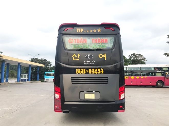 Xe Tuấn Thành Mặt sau xe Limousine giường nằm 22 chỗ 