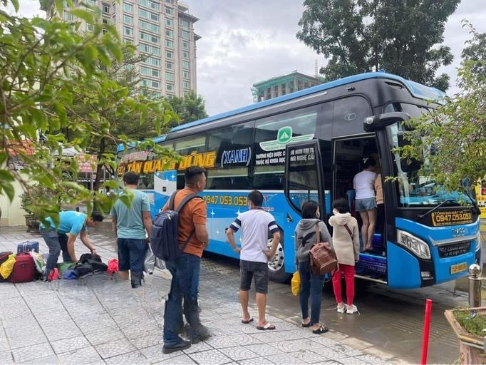 Xe Tân Quang Dũng Mặt trước xe Bên hông xe 