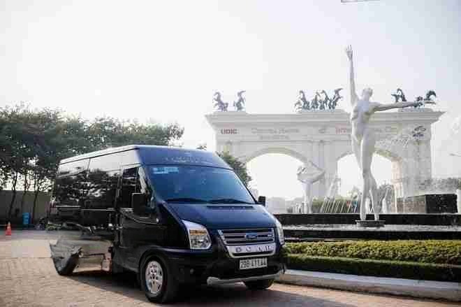 Xe Phúc Lâm Limousine Mặt trước xe Limousine 11 chỗ
