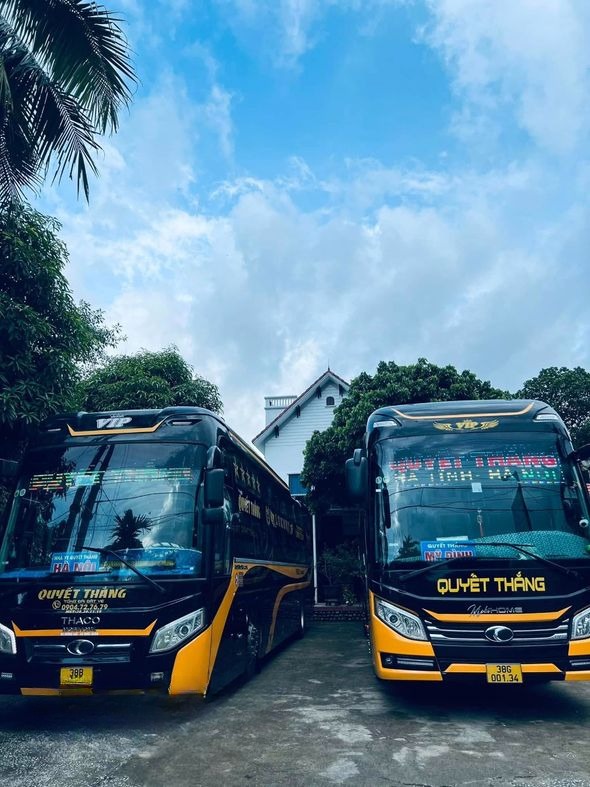 Xe Quyết Thắng (Hương Khê) Mặt trước xe Giường nằm 34 phòng (new)