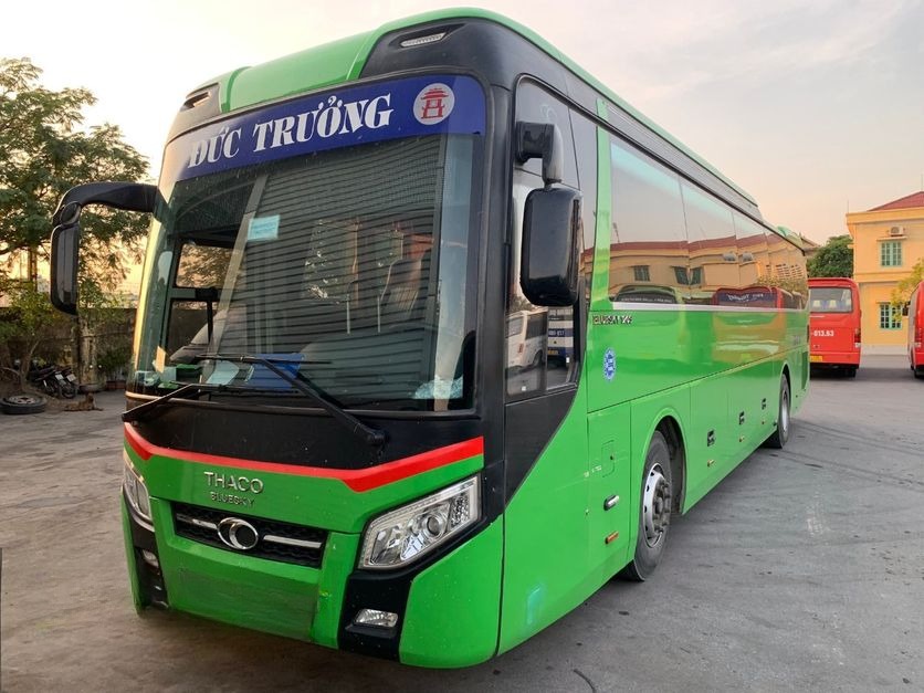 Xe Đức Trưởng Limousine Bên hông xe Ghế ngồi 29 chỗ