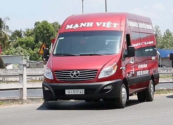 Xe Mạnh Việt Limousine Mặt trước xe Limousine 9 chỗ