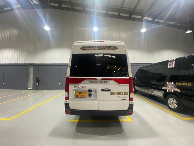 Xe Anh Quang Limousine Mặt sau xe 