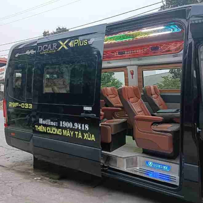 Xe Khánh Thịnh Limousine Bên hông xe Limousine 9 chỗ VIP