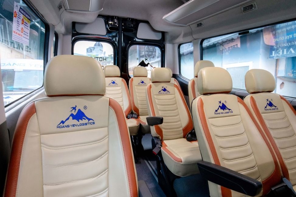 Xe Hoàng Yến Logistics Ghế ngồi Nội thất Limousine 11 chỗ