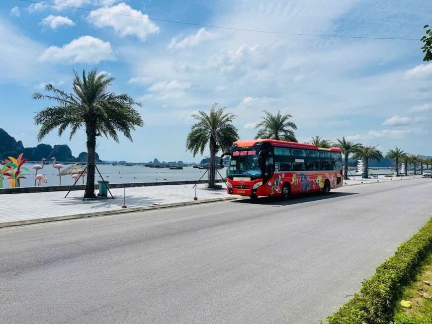 Xe Đức Duy Bus Mặt trước xe Bên hông xe Limousine 34 phòng