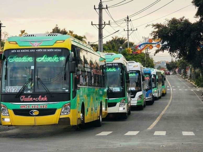 Xe Tuấn Anh (Đăk Lăk) Mặt trước xe Bên hông xe Limousine 34 phòng
