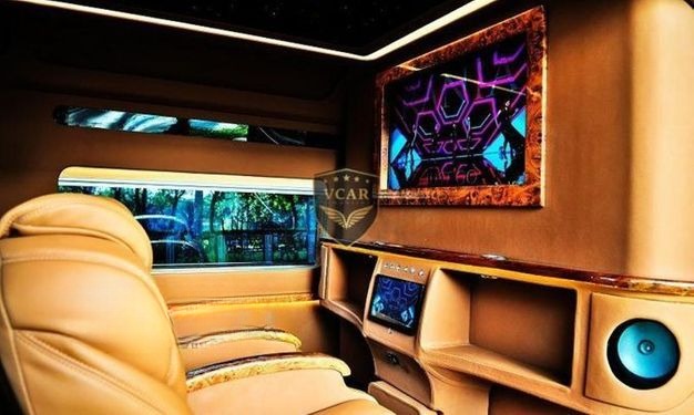 Limousine 9 chỗ Tú Tài Limousine