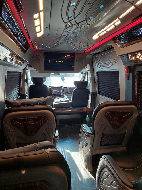 Xe Lovabus Nội thất limousine 9 chỗ