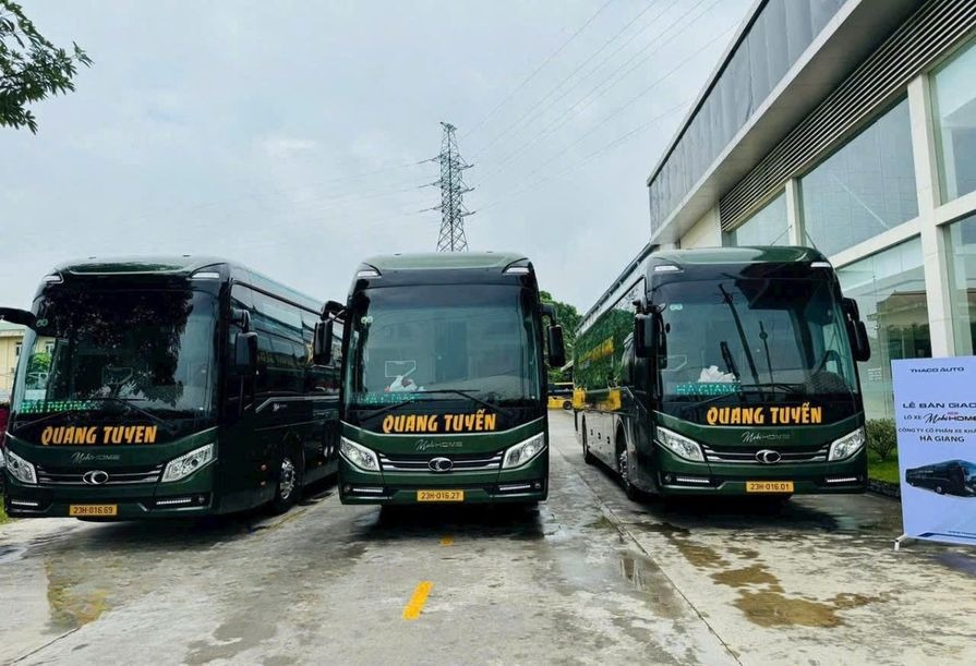 Xe Quang Tuyến (Hà Giang) Mặt trước xe Limousine giường phòng 24 chỗ