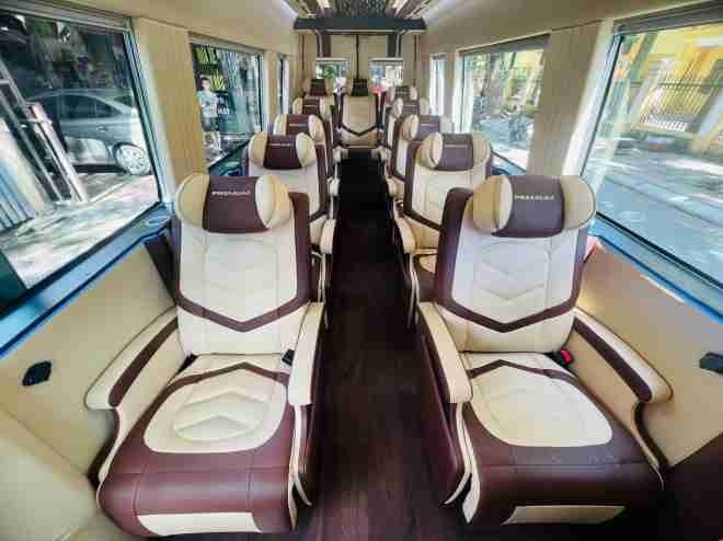 Xe Tiến Tiến Tiện ích Nội thất Ghế ngồi Limousine 11 chỗ