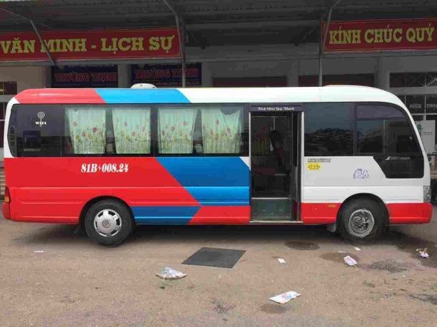 Xe Tuấn Anh (Gia Lai) Bên hông xe Ghế ngồi 27 chỗ