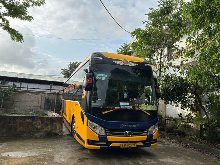 Xe Năm Ký Bên hông xe Mặt trước xe Limousine 24 Phòng