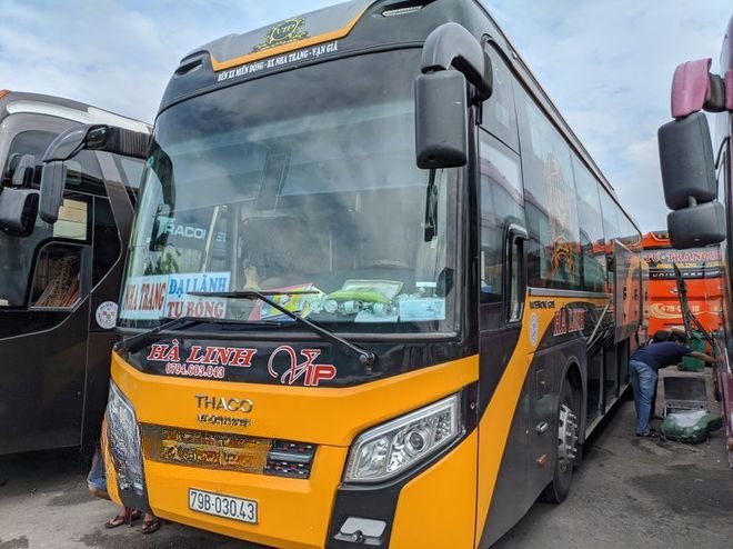 Xe Hà Linh Mặt trước xe Bên hông xe Giường nằm 40 chỗ