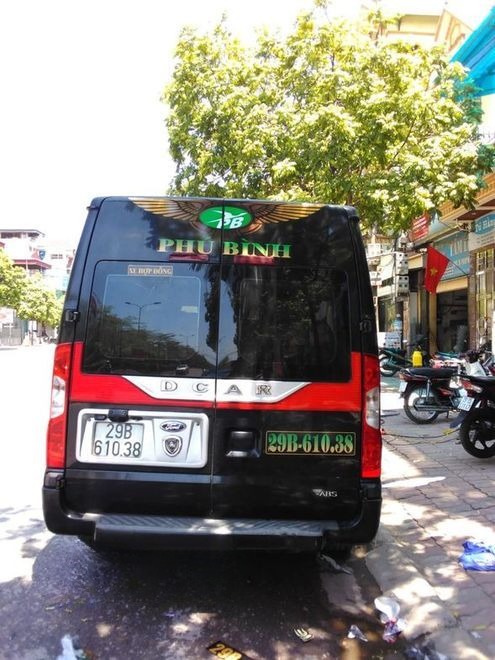 Xe Lovabus Mặt sau xe Limousine 9 chỗ