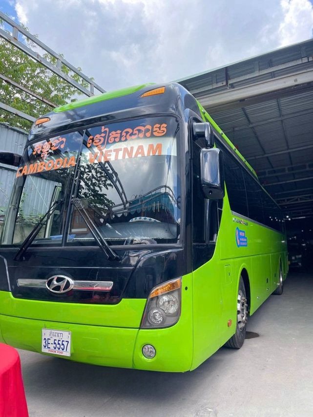 Xe Phy Phy Transport Mặt trước xe Ghế ngồi 31 chỗ