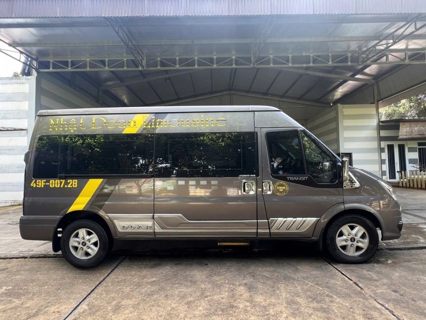 Xe Nhật Đoan Limousine Bên hông xe Limousine 12 chỗ