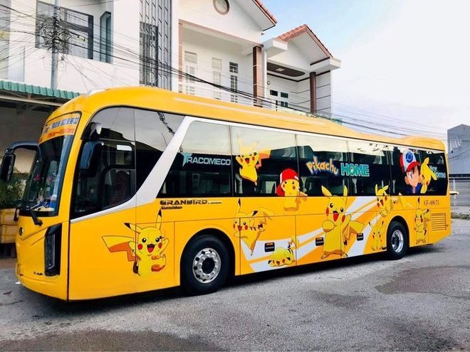 Xe Lovabus Bên hông xe Limousine giường nằm 34 chỗ PIKACHU